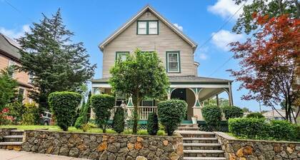 Stylish Boston Getaway Near Arboretum & T Station!