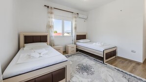 Unclassified image, 4 of 50, button - Castle Serenity Home 3BR With Free Parking (Lazarat)