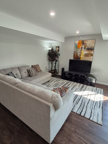 Unwind in Luxury, Cozy 2BR home