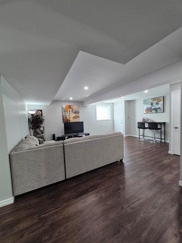 Unwind in Luxury, Cozy 2BR home