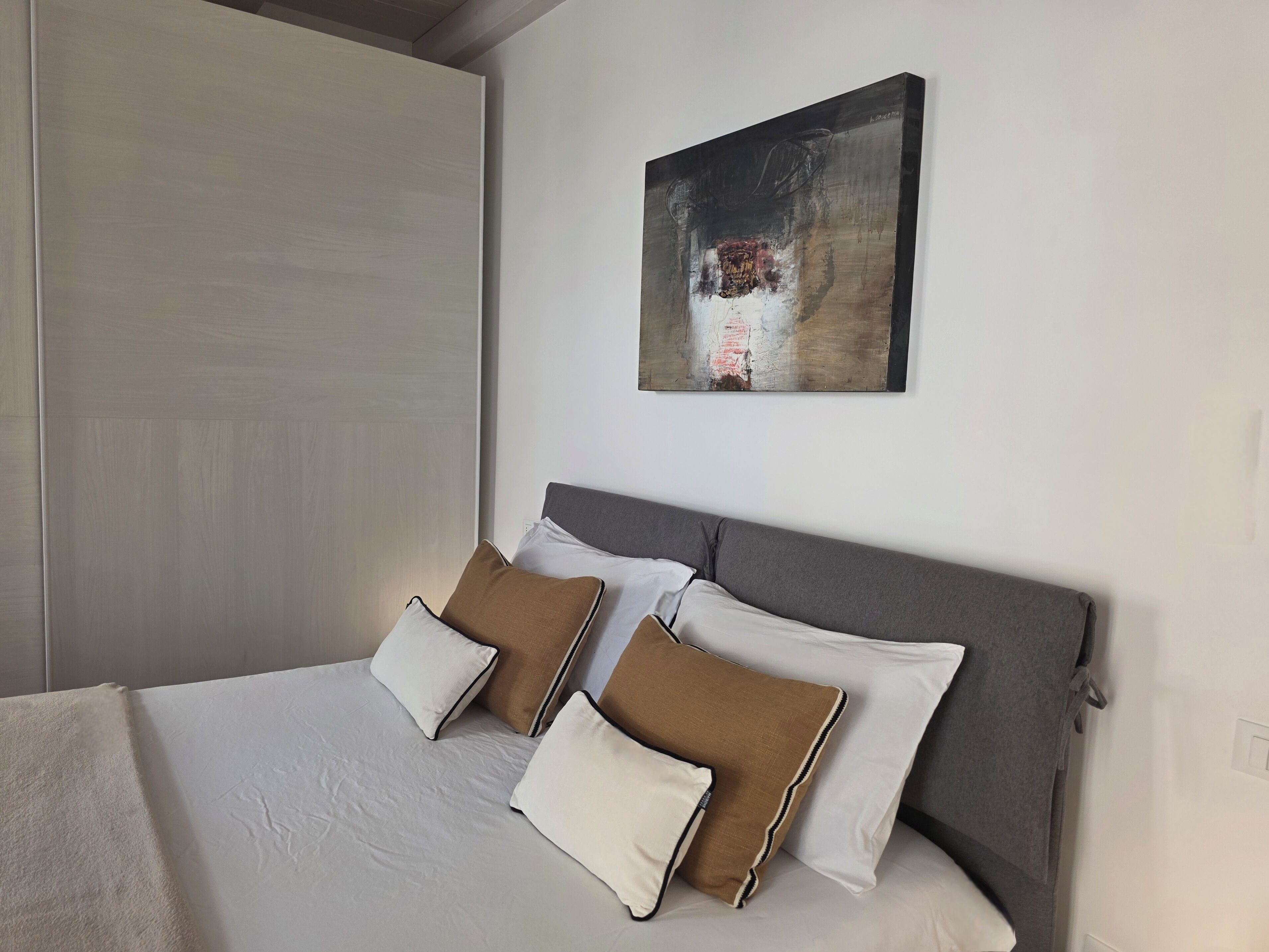1 chambre, système d’insonorisation, fer et planche à repasser, Wi-Fi