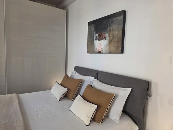 1 bedroom, soundproofing, iron/ironing board, WiFi