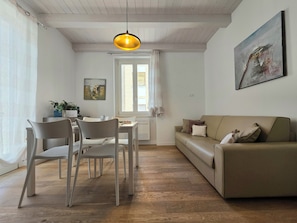 Smart TV - Palazzo Galileo, your seaside home, refined and welcoming like your home (San Benedetto del Tronto)