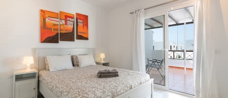 3 chambres, fer et planche à repasser, Wi-Fi, draps fournis