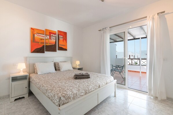 3 chambres, fer et planche à repasser, Wi-Fi, draps fournis