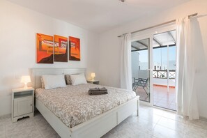 3 chambres, fer et planche à repasser, Wi-Fi, draps fournis