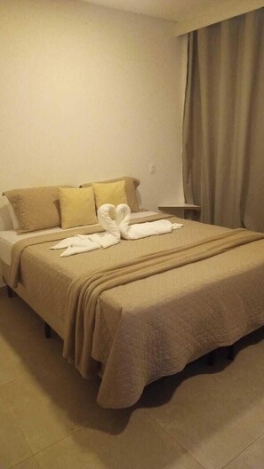 Kahden hengen huone, lanai, näköala uima-altaalle | Kannettavalle tietokoneelle sopiva työtila