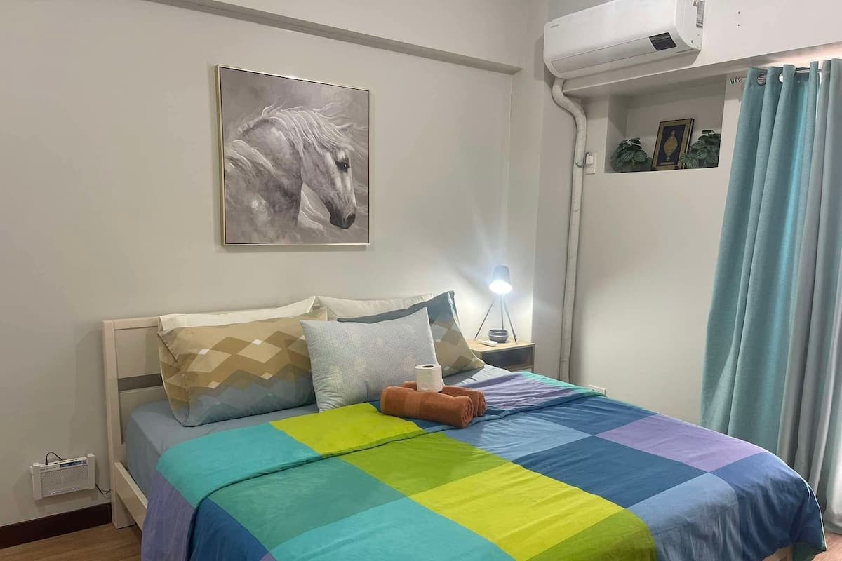 Condo, 2 Bedrooms, Balcony, City View | Seterika/papan seterika, Wi-fi percuma, cadar katil