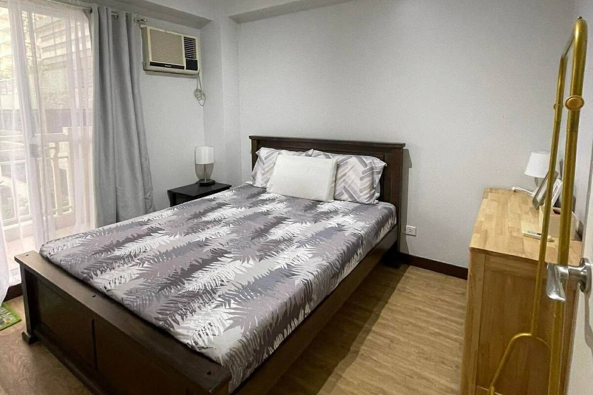 Basic Condo | Iron/ironing board, free WiFi, bed sheets