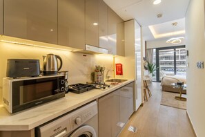 Apartment - Elegant Studio w Pool Gym Near Downtown Dubai (Dubai)