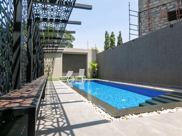 Outdoor pool - Citrine Court (Accra)