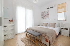 3 makuuhuonetta, tallelokero huoneessa, silitysrauta/-lauta