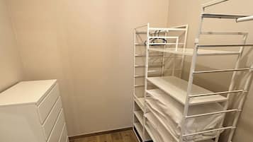 Deluxe apartman, 1 kétszemélyes ágy és egy kinyitható kanapé, privát fürdőszoba | Ingyenes wifi