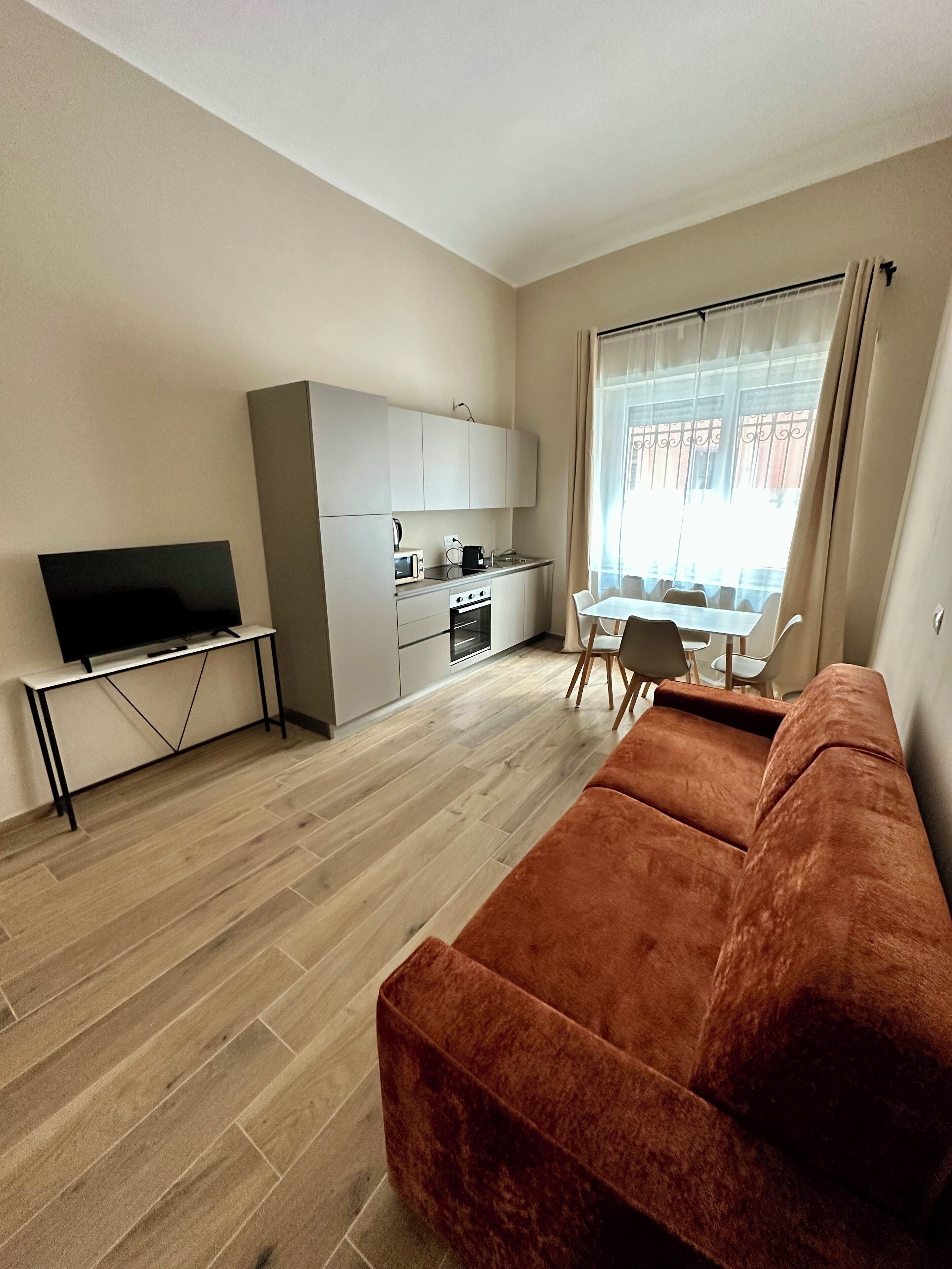 Deluxe Apartment, 1 Double Bed with Sofa bed, Private Bathroom | Living area