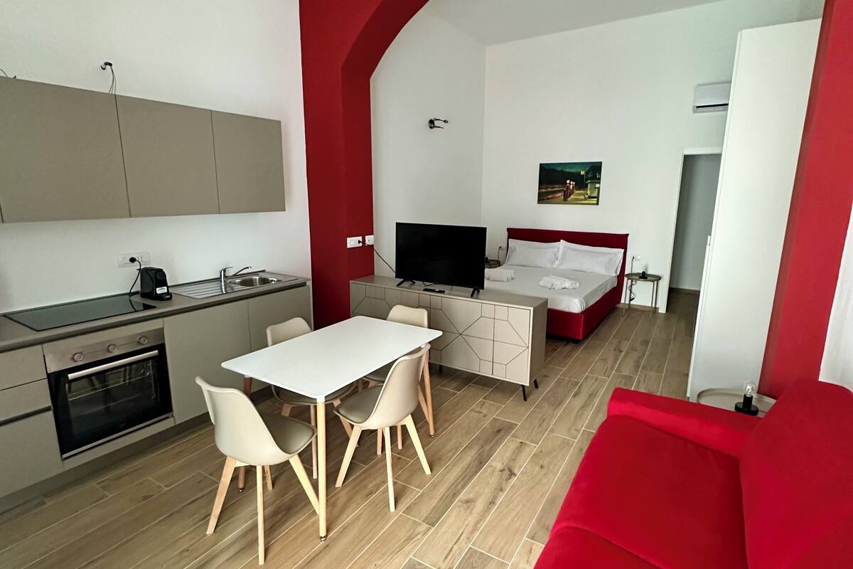 Deluxe Studio, 1 Queen Bed with Sofa bed, Private Bathroom | Living area