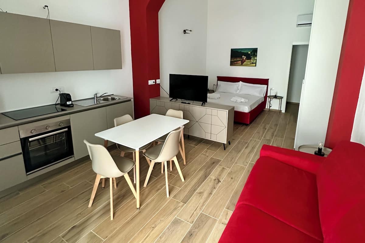 Deluxe studio, 1 queensize bed met slaapbank, privébadkamer | Woonruimte