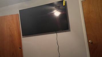 3 slaapkamers, een strijkplank/strijkijzer, wifi, beddengoed