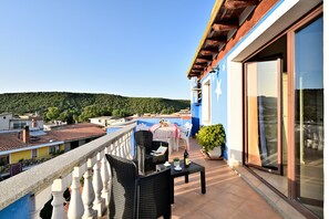 Outdoor dining - Room 'Girasole' with Balcony, Wi-Fi and Air Conditioning (BARISARDO sardegna)