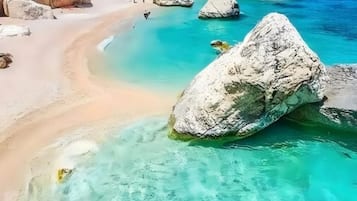Una playa cerca
