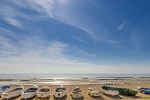 Beach nearby - Spacious 4 bed family beach house in sought after Pett Level Beach, Dogs welcome (HASTINGS)