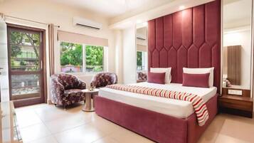 ๋๋ญ์ค๋ฃธ, ๋ฐ์ฝ๋, ์ฐ ์ ๋ง | ๋ฌด๋ฃ WiFi