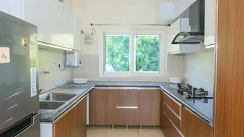 Deluxe-Zimmer, Balkon, Bergblick | Eigene Küche