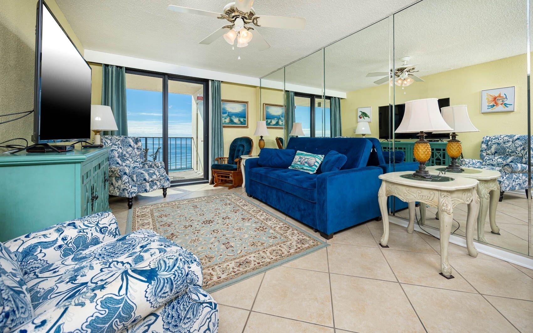 Condo, 2 Bedrooms | Living area