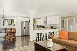 House, 4 Bedrooms | Interior