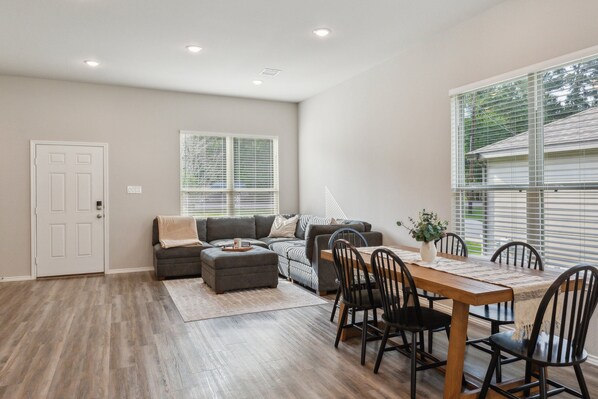 House, 4 Bedrooms | Interior