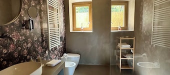 LoVi House, App. Bacchus. A finely renovated accommodation for Roman couples