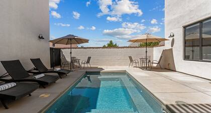 Desert Jewel With Private Gym And Pool 4 Bedroom Townhouse