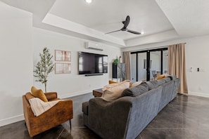 House, 4 Bedrooms | Living area | Smart TV