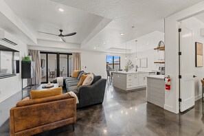 House, 4 Bedrooms | Living area | Smart TV