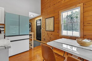 Dining - Lincoln Cabin 3 Bedroom Cabin (Warren)