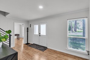House, 5 Bedrooms | Interior