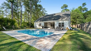 House, 4 Bedrooms | Pool