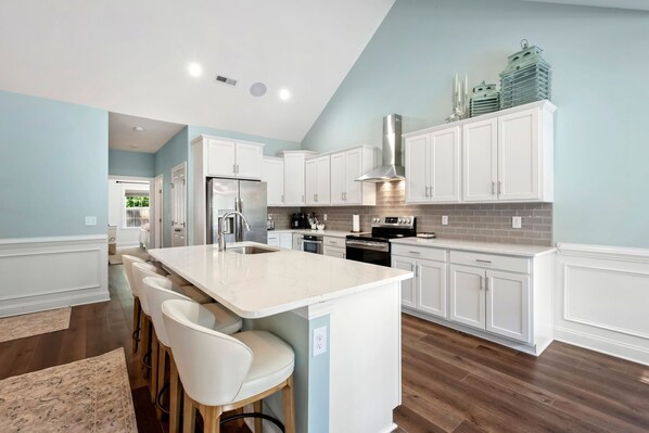 House, 4 Bedrooms | Private kitchen | Fridge, oven, coffee/tea maker, toaster - 34 Pipedown Way 4 Bedroom Home (Pawleys Island)