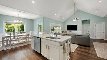 House, 4 Bedrooms | Interior