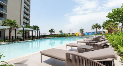 Keyrock Living- Luxe 2BR in Business Bay