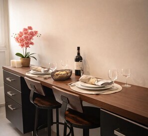 Appartement familial, vue sur la ville | Aire de séjour | Téléviseur connecté de 80 cm avec télévision numérique