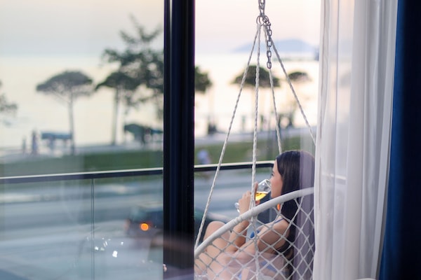 In-room safe, soundproofing, iron/ironing board, free WiFi