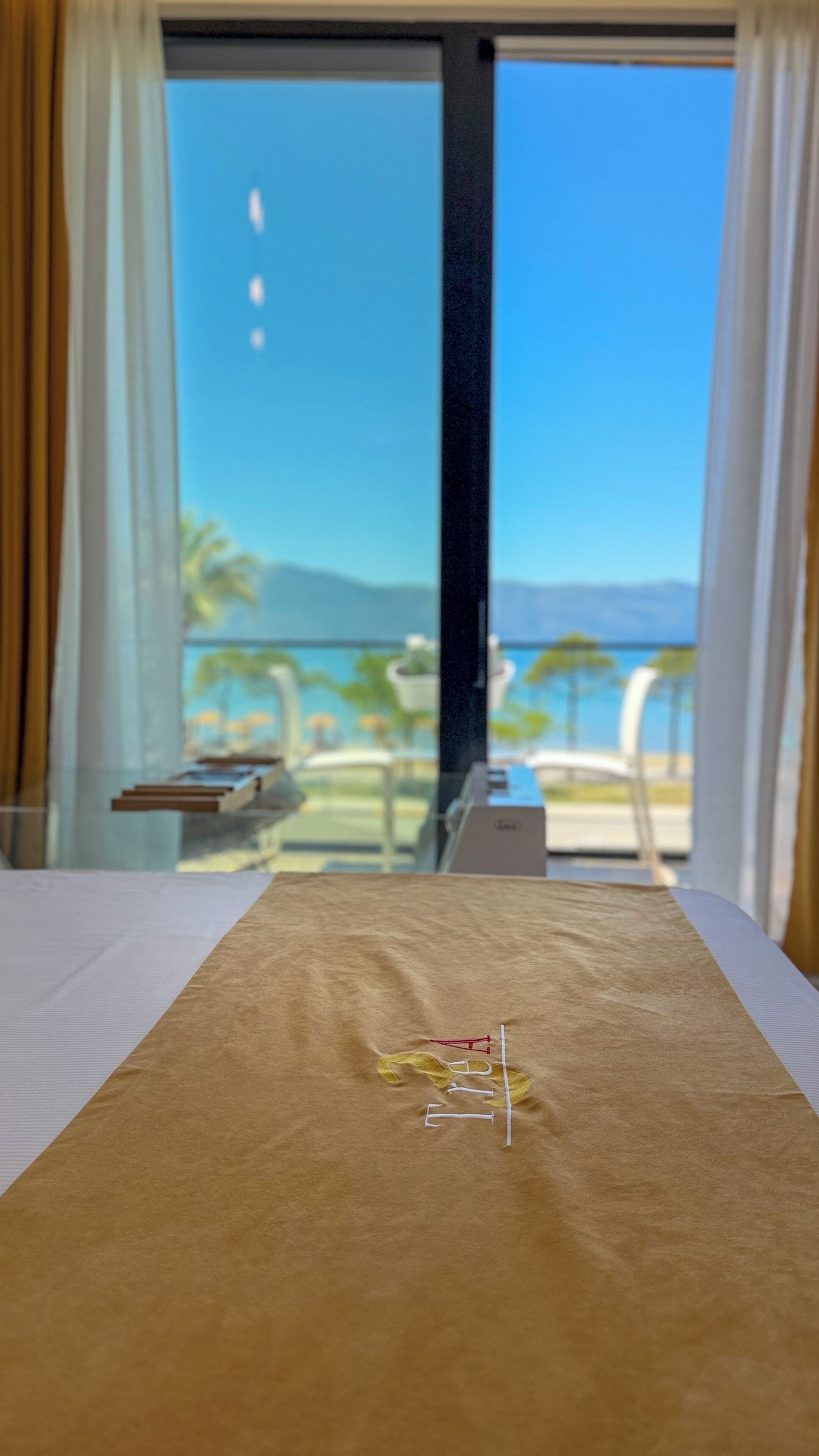 Chambre Confort double, balcon, vue sur la plage | Coffre-fort, système d’insonorisation, fer et planche à repasser