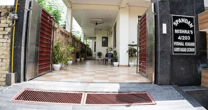 Peaceful 1BHK Near Taj | Kitchen + Breakfast