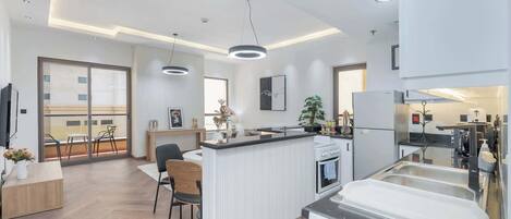 Refrigerador, microondas, horno y parrilla de estufa