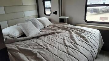 1 dormitorio y ropa de cama