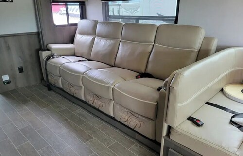 Soothing RV with AC in charming Mount Pleasant/ 2021 Georgetown 5 Series 31L5