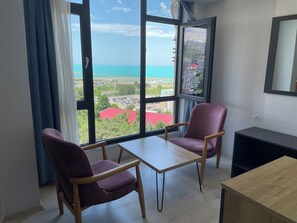 Chambre Triple, vue mer | Coin séjour