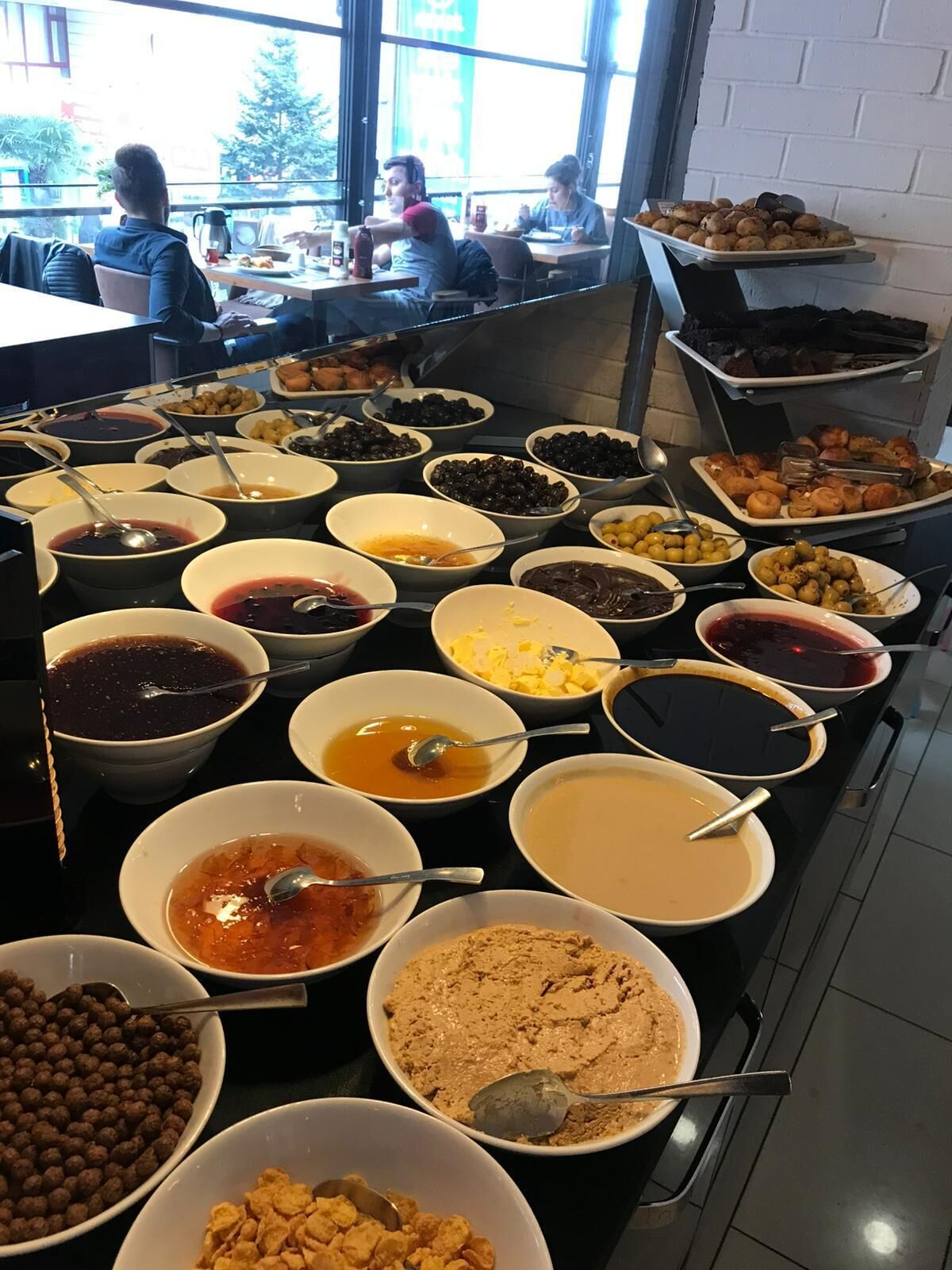 Frokostbuffé hver dag (mot et tillegg)