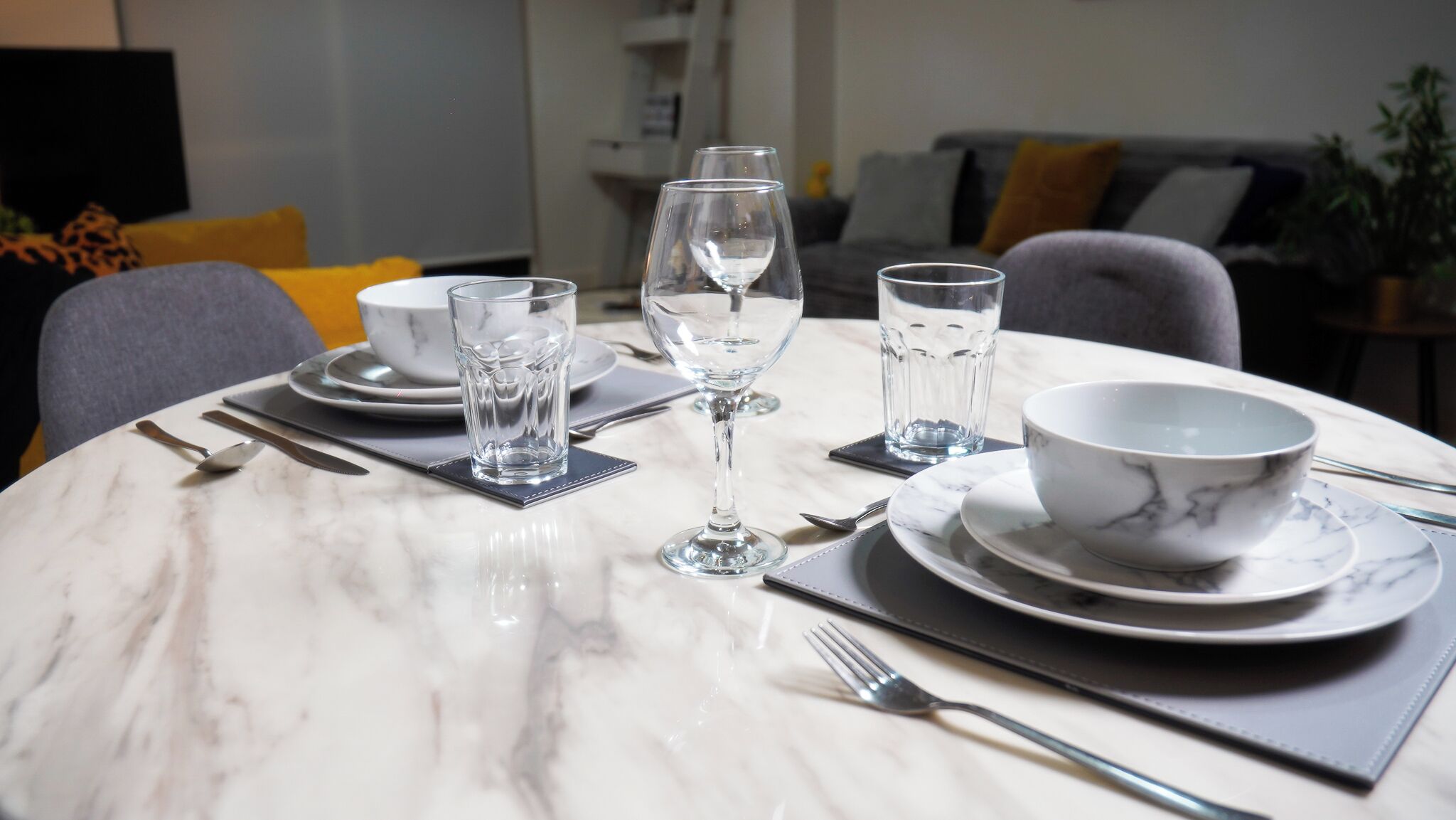 Apartment, Balcony, City View | In-room dining