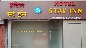 A hotel named "Hotel Stay Inn" with a sign indicating "Lodging & Boarding". - Hotel Stay Inn (Mumbai)
